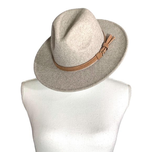 Accessories - Wide Flat Brim Boho Wool Blend Panama hat w/ faux suede belt NWOT